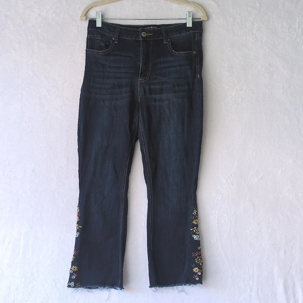 Ashley Mason Junior's Floral Embroidered Cropped Jeans Size 9